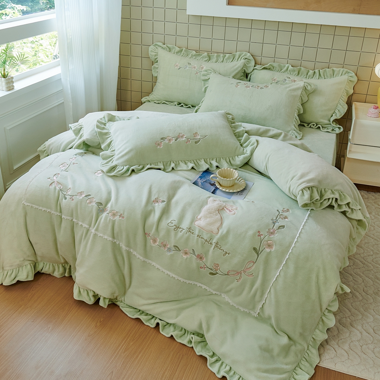 91家纺网 家纺一手货源 找家纺 优姿家纺 2025新款11斤全消光韩版贴布绣保暖四件套- 茱迪 抹茶绿