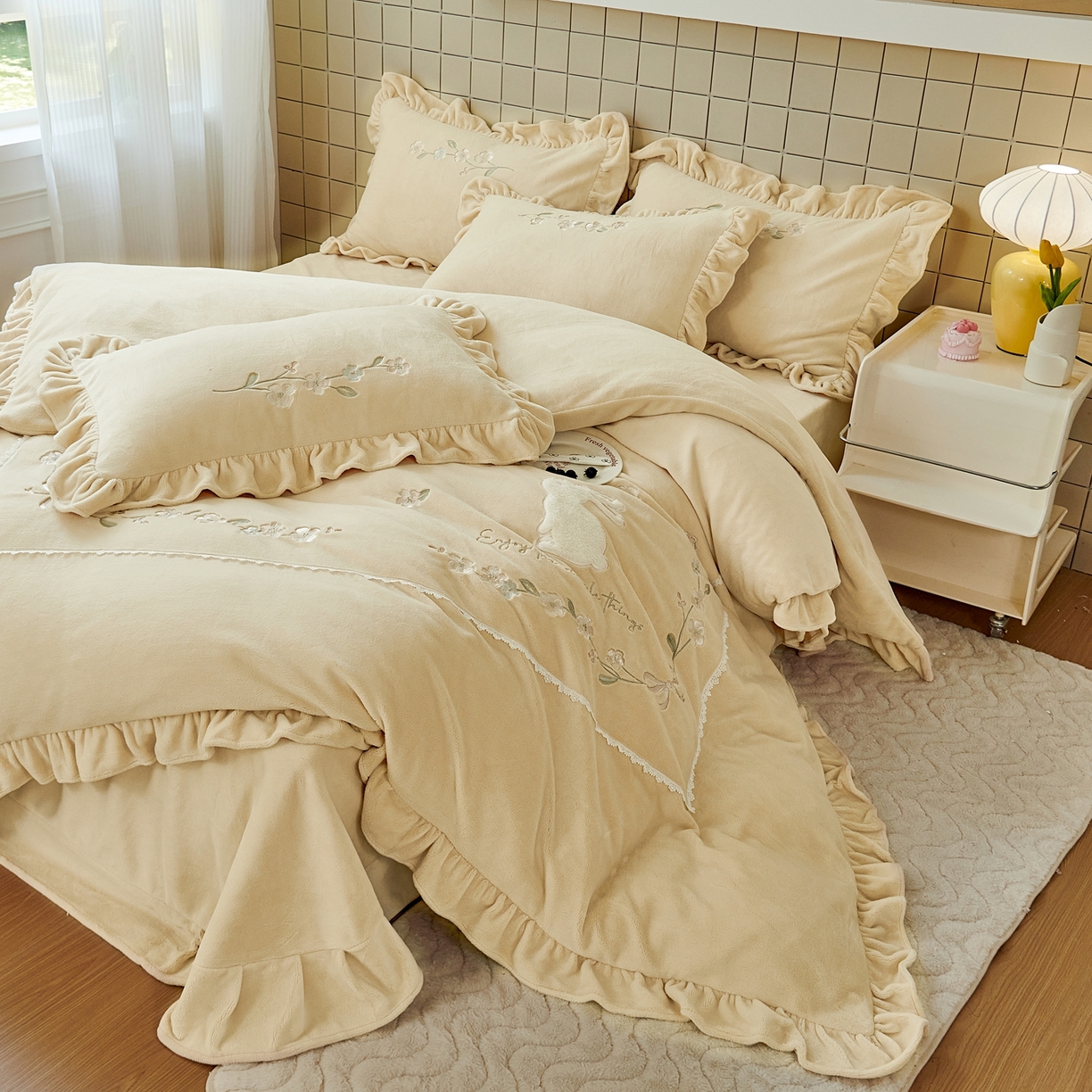 91家纺网 家纺一手货源 找家纺 优姿家纺 2025新款11斤全消光韩版贴布绣保暖四件套- 茱迪 柠檬黄