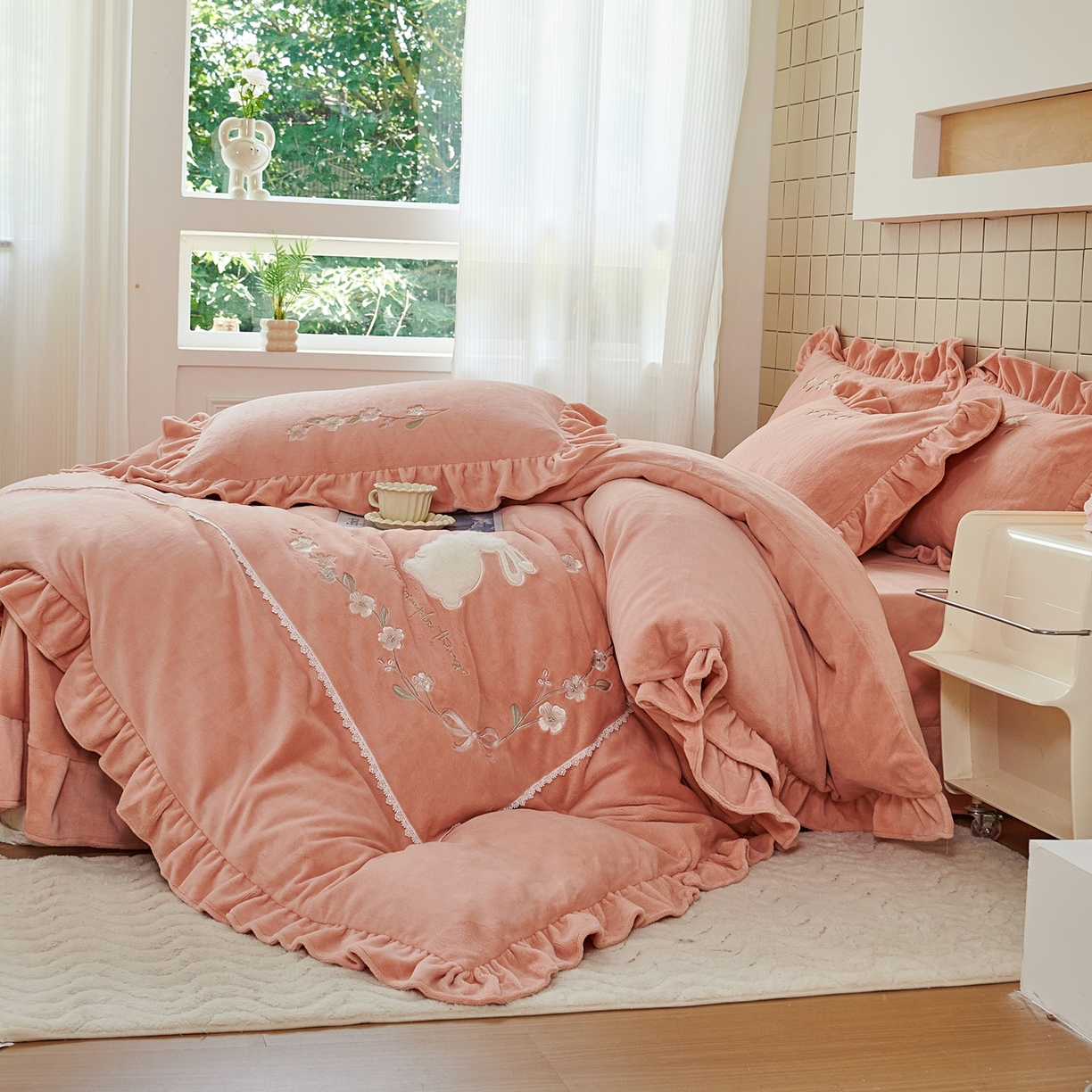 91家纺网 家纺一手货源 找家纺 优姿家纺 2025新款11斤全消光韩版贴布绣保暖四件套- 茱迪 西柚桔