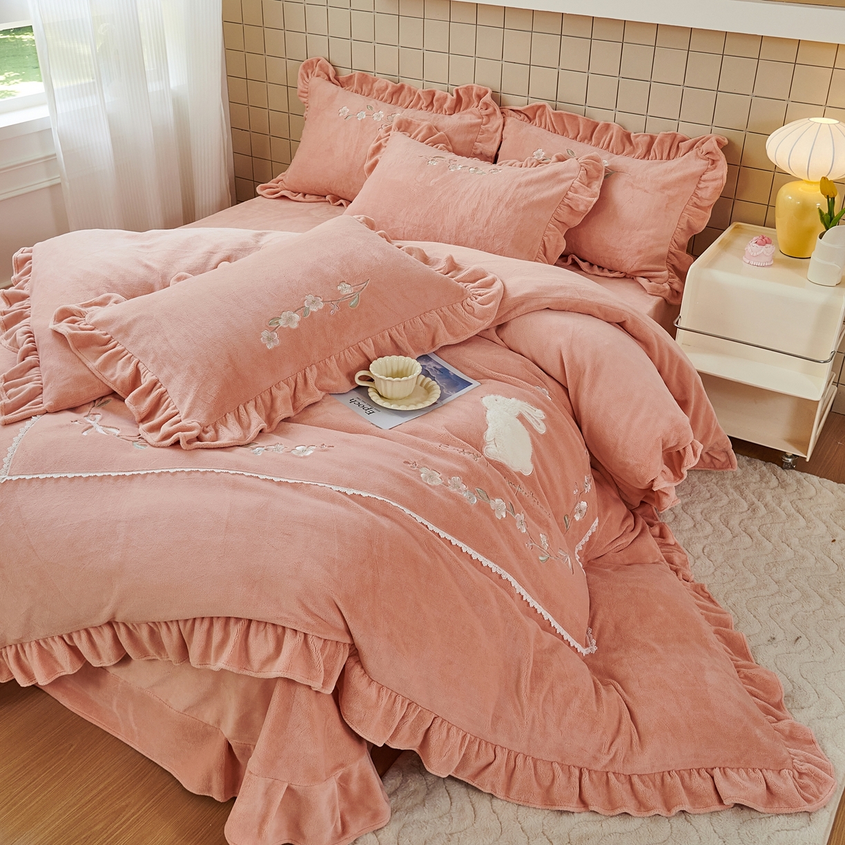 91家纺网 家纺一手货源 找家纺 优姿家纺 2025新款11斤全消光韩版贴布绣保暖四件套- 茱迪 西柚桔