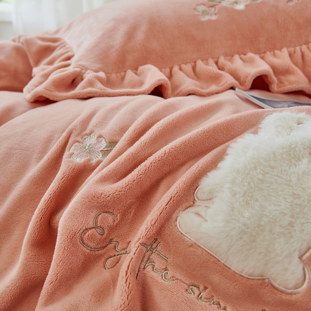 91家纺网 家纺一手货源 找家纺 优姿家纺 2025新款11斤全消光韩版贴布绣保暖四件套- 茱迪 西柚桔