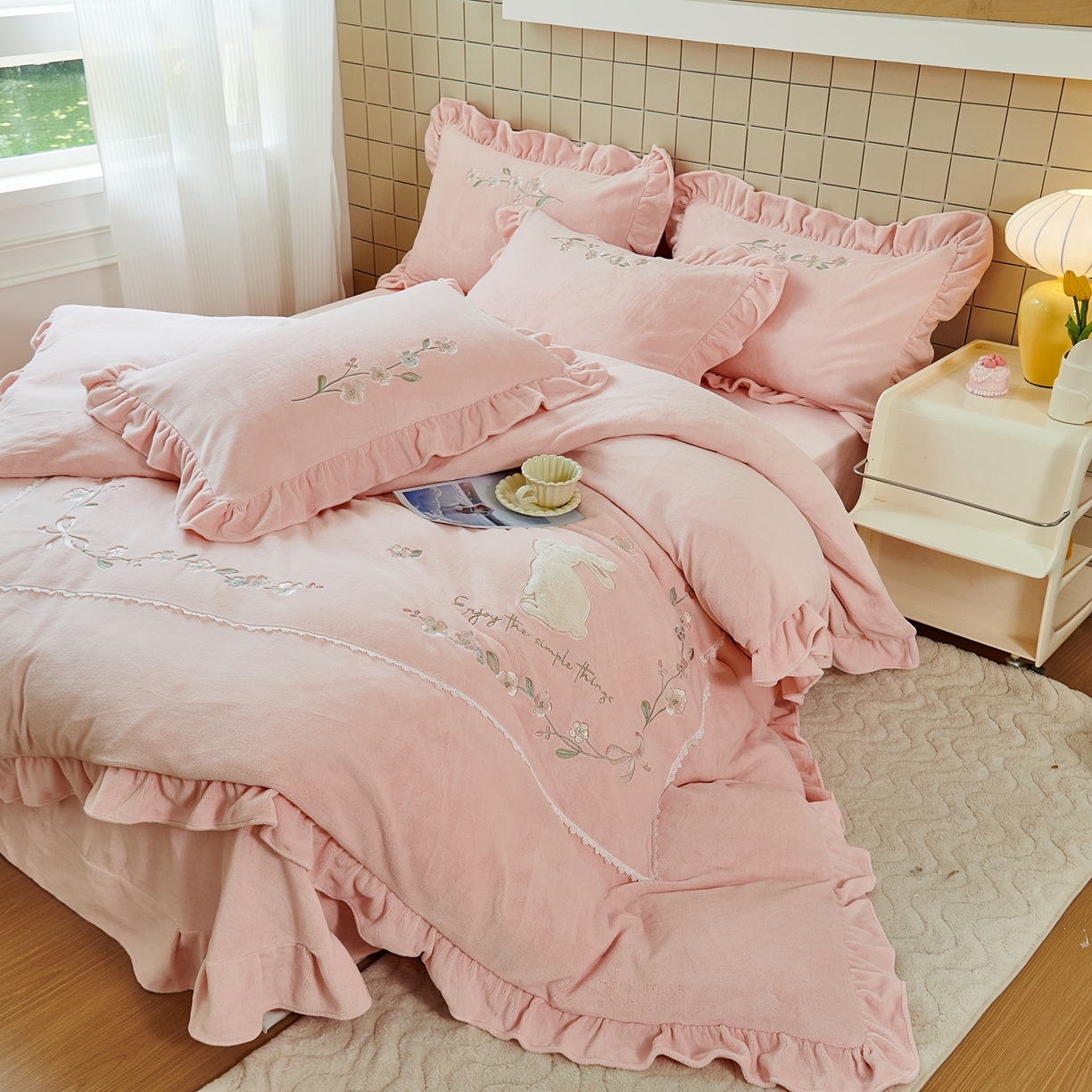 91家纺网 家纺一手货源 找家纺 优姿家纺 2025新款11斤全消光韩版贴布绣保暖四件套- 茱迪 樱粉