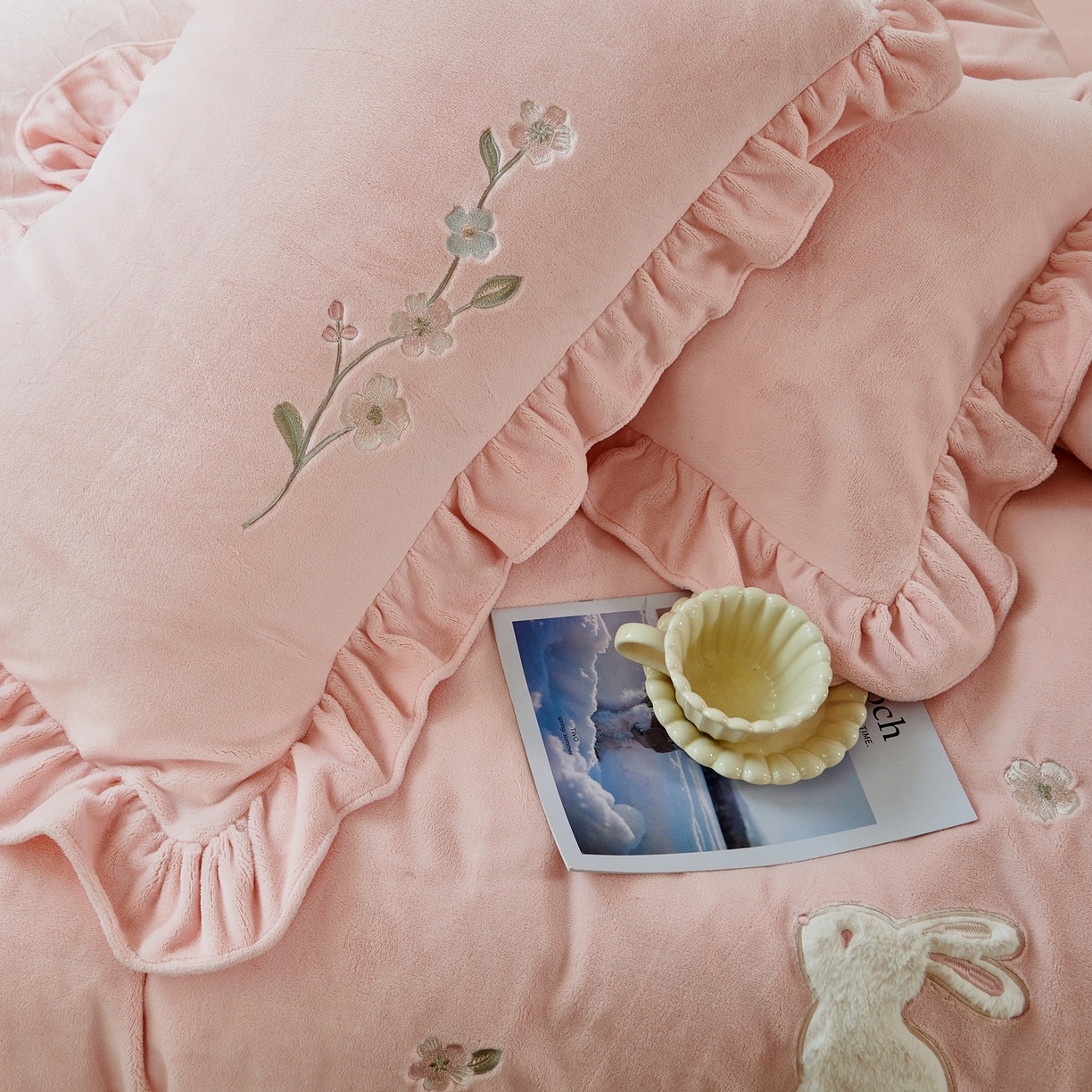 91家纺网 家纺一手货源 找家纺 优姿家纺 2025新款11斤全消光韩版贴布绣保暖四件套- 茱迪 樱粉