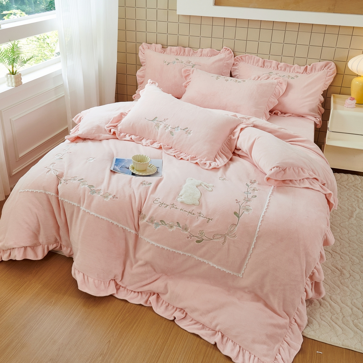 91家纺网 家纺一手货源 找家纺 优姿家纺 2025新款11斤全消光韩版贴布绣保暖四件套- 茱迪 樱粉