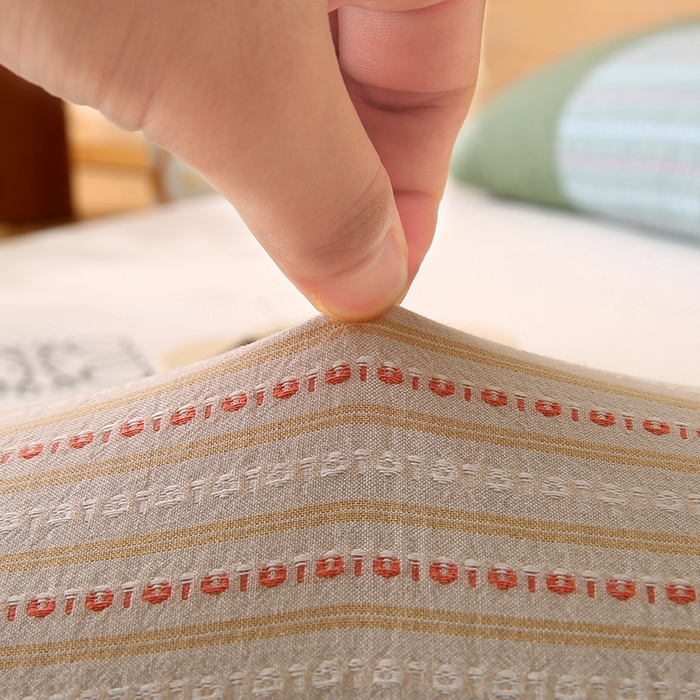 91家纺网 家纺一手货源 找家纺 金牛枕芯 2025新款全棉立体条纹荞麦糖果枕枕头枕芯 咖色