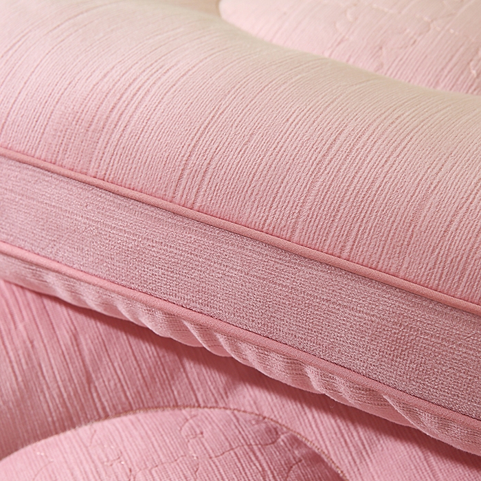 91家纺网 家纺一手货源 找家纺 金牛枕芯 2025新款贴布绣儿童枕芯枕头亲肤舒适安抚儿童枕 小奶熊-粉色