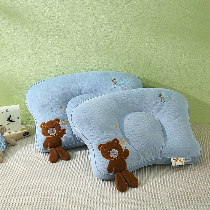 91家纺网 家纺一手货源 找家纺 金牛枕芯 2025新款贴布绣儿童枕芯枕头亲肤舒适安抚儿童枕 小奶熊-蓝色