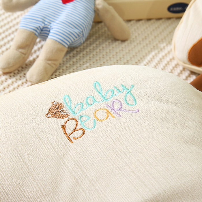 91家纺网 家纺一手货源 找家纺 金牛枕芯 2025新款贴布绣儿童枕芯枕头亲肤舒适安抚儿童枕 小奶熊-米色