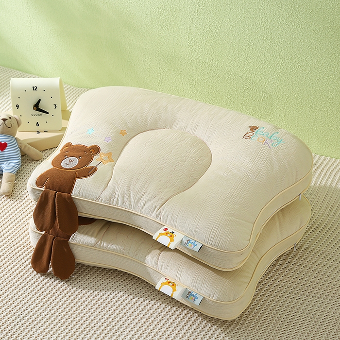 91家纺网 家纺一手货源 找家纺 金牛枕芯 2025新款贴布绣儿童枕芯枕头亲肤舒适安抚儿童枕 小奶熊-米色