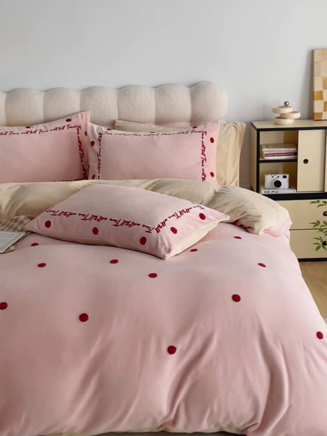 91家纺网 家纺一手货源 找家纺 （总）千朵森 2025新款牛奶绒毛巾绣四件套-艾琳-风格一