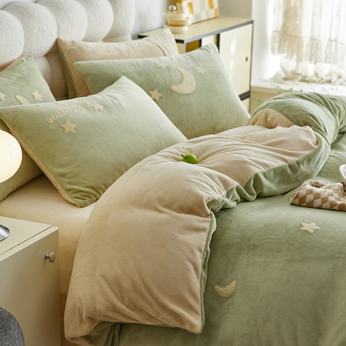 91家纺网 家纺一手货源 找家纺 千朵森 2025新款牛奶绒毛巾绣四件套-艾琳-风格一 艾琳-橄榄绿