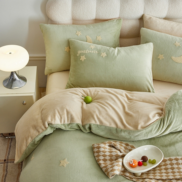 91家纺网 家纺一手货源 找家纺 千朵森 2025新款牛奶绒毛巾绣四件套-艾琳-风格一 艾琳-橄榄绿