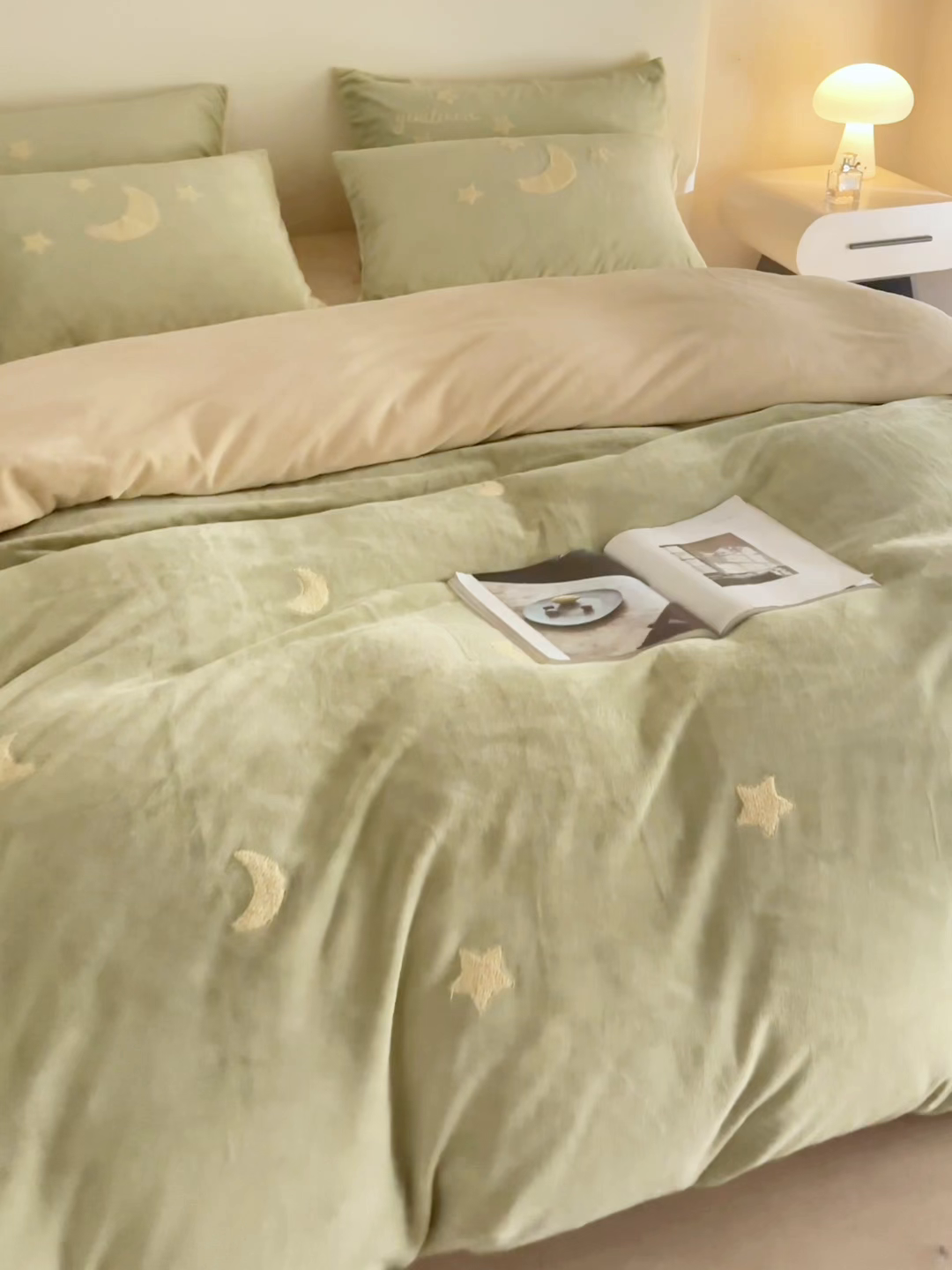 91家纺网 家纺一手货源 找家纺 （总）千朵森 2025新款牛奶绒毛巾绣四件套-艾琳-风格二