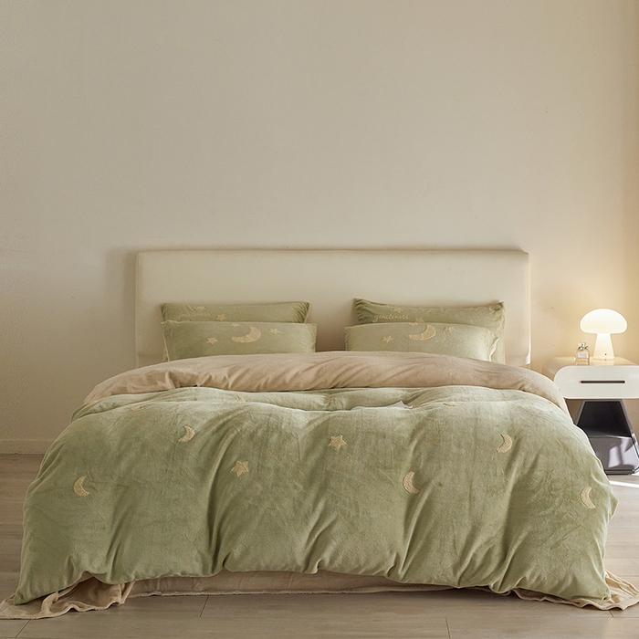 91家纺网 家纺一手货源 找家纺 （总）千朵森 2025新款牛奶绒毛巾绣四件套-艾琳-风格二