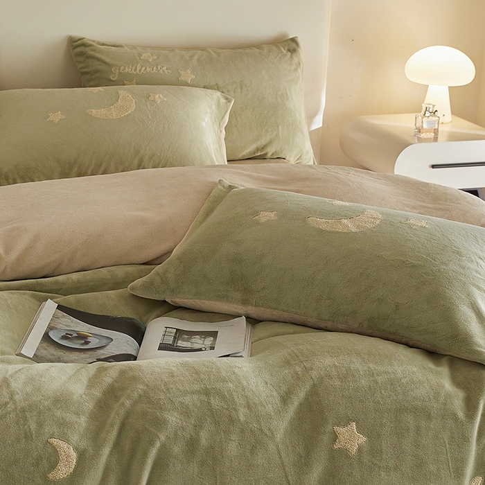 91家纺网 家纺一手货源 找家纺 千朵森 2025新款牛奶绒毛巾绣四件套-艾琳-风格二 艾琳-橄榄绿