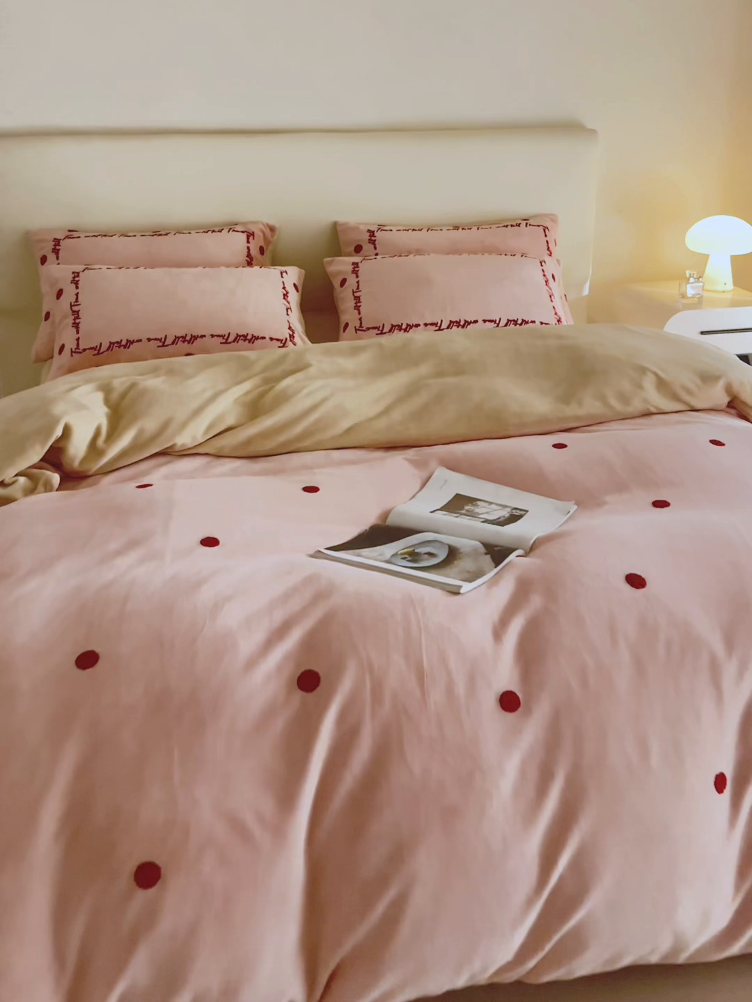 91家纺网 家纺一手货源 找家纺 千朵森 2025新款牛奶绒毛巾绣四件套-艾琳-风格二 艾琳-樱草粉