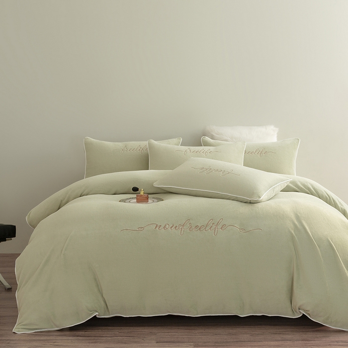 91家纺网 家纺一手货源 找家纺 千朵森 2025新款奢美牛奶绒英文刺绣四件套 奢美-秧绿