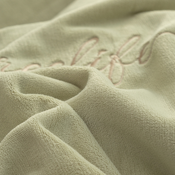 91家纺网 家纺一手货源 找家纺 千朵森 2025新款奢美牛奶绒英文刺绣四件套 奢美-秧绿