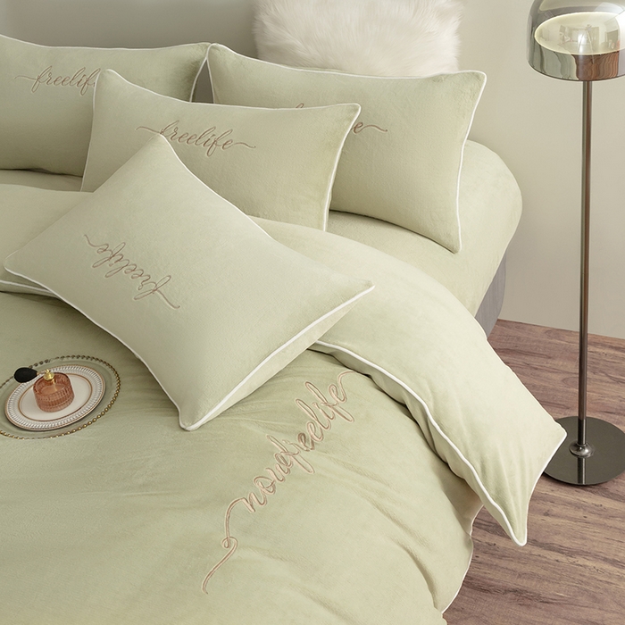 91家纺网 家纺一手货源 找家纺 千朵森 2025新款奢美牛奶绒英文刺绣四件套 奢美-秧绿