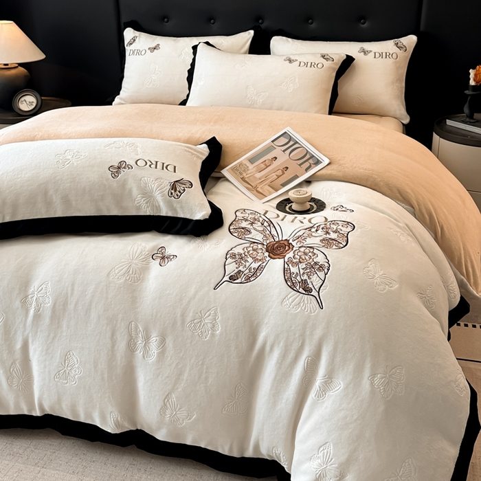 91家纺网 家纺一手货源 找家纺 （总）金牛座家纺 2025新款8斤加厚牛奶绒刺绣四件套-蝴蝶飞飞