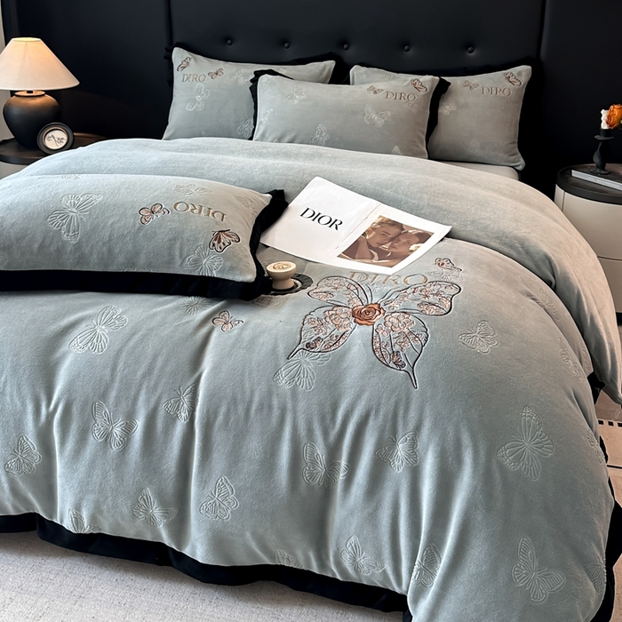 91家纺网 家纺一手货源 找家纺 （总）金牛座家纺 2025新款8斤加厚牛奶绒刺绣四件套-蝴蝶飞飞