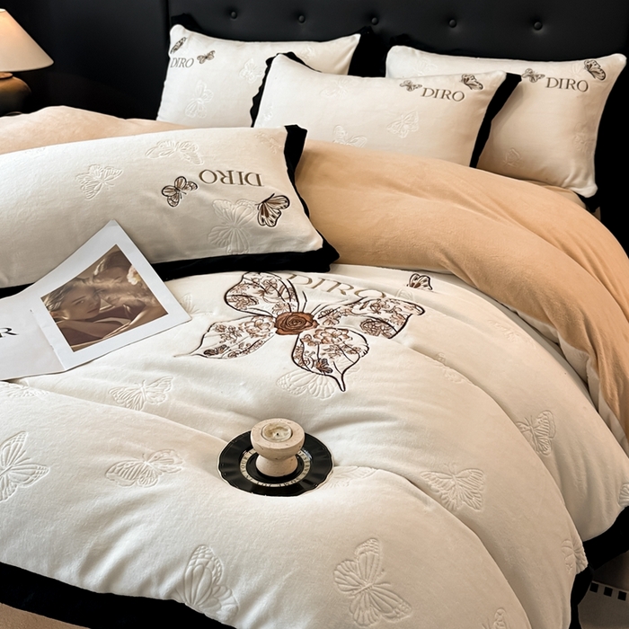 91家纺网 家纺一手货源 找家纺 （总）金牛座家纺 2025新款8斤加厚牛奶绒刺绣四件套-蝴蝶飞飞