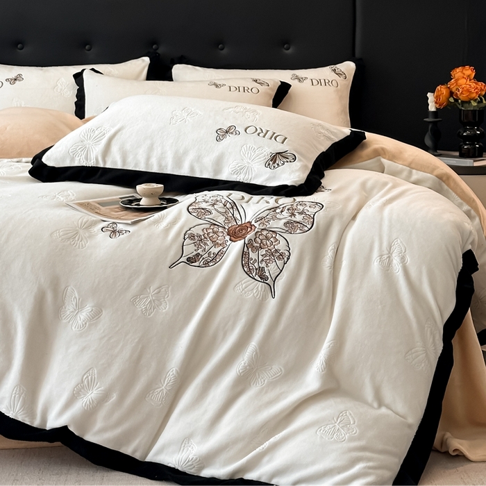 91家纺网 家纺一手货源 找家纺 （总）金牛座家纺 2025新款8斤加厚牛奶绒刺绣四件套-蝴蝶飞飞