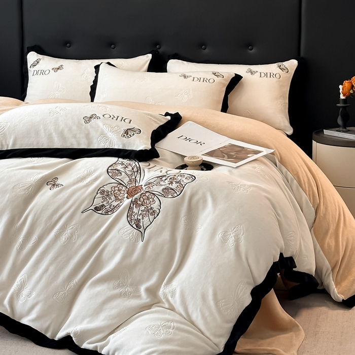 91家纺网 家纺一手货源 找家纺 （总）金牛座家纺 2025新款8斤加厚牛奶绒刺绣四件套-蝴蝶飞飞