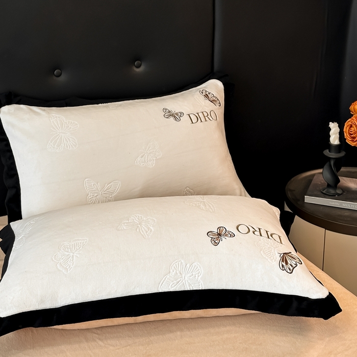 91家纺网 家纺一手货源 找家纺 （总）金牛座家纺 2025新款8斤加厚牛奶绒刺绣四件套-蝴蝶飞飞