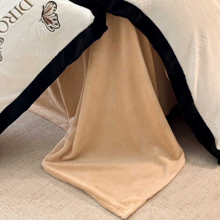 91家纺网 家纺一手货源 找家纺 （总）金牛座家纺 2025新款8斤加厚牛奶绒刺绣四件套-蝴蝶飞飞