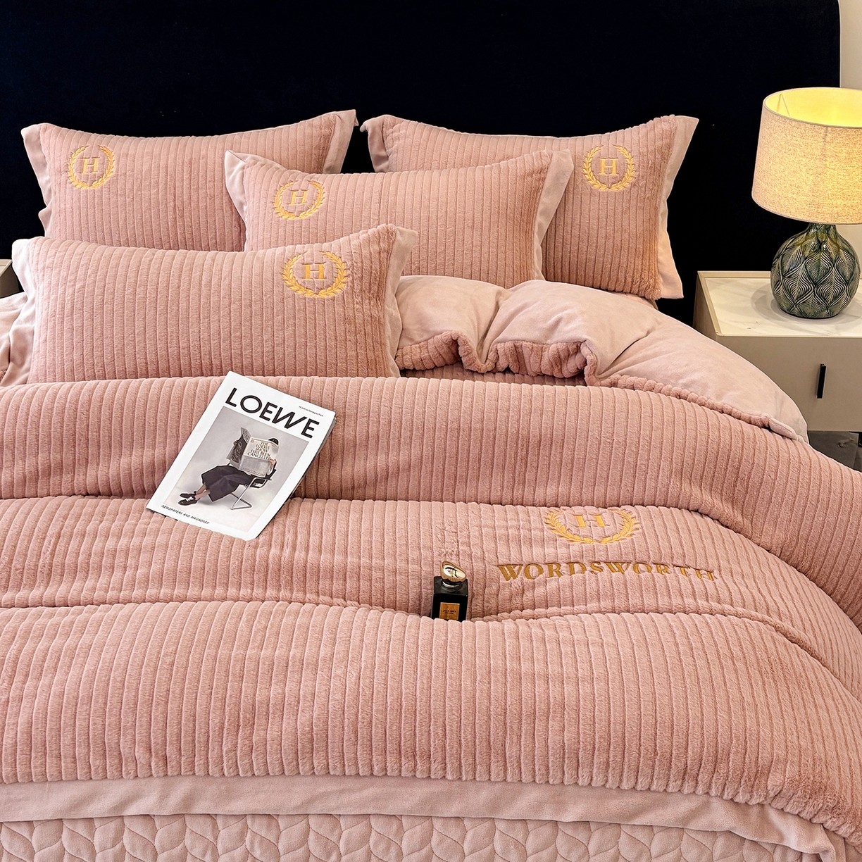 91家纺网 家纺一手货源 找家纺 （总）金艾草 2025新款纯色兔毛宽边刺绣床盖款四件套【工艺款】-铂爵