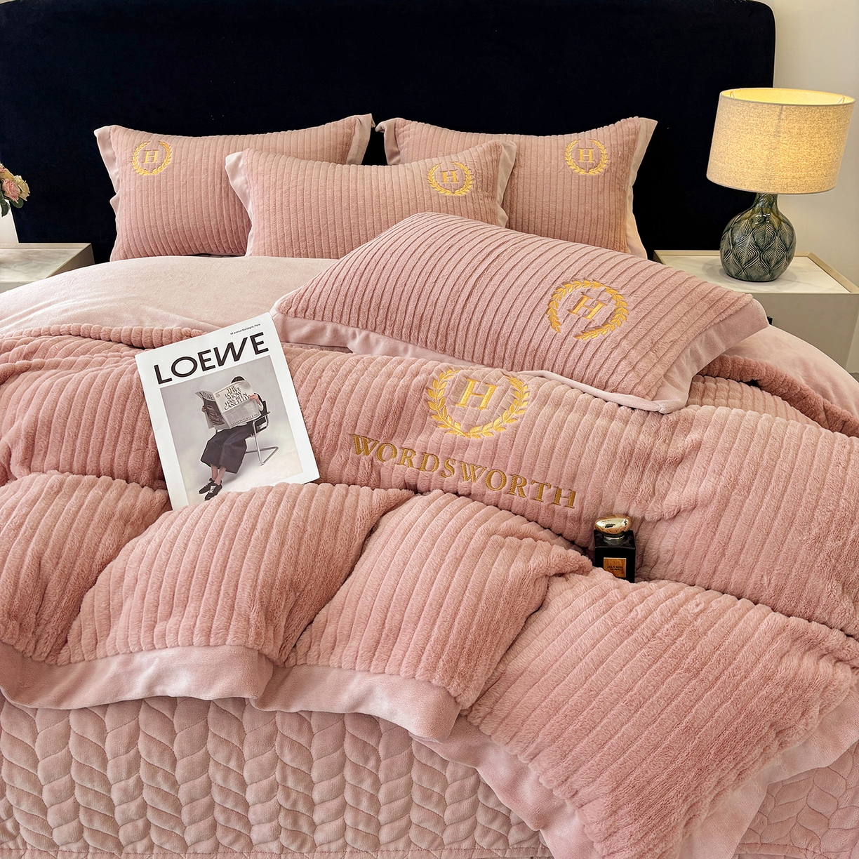 91家纺网 家纺一手货源 找家纺 （总）金艾草 2025新款纯色兔毛宽边刺绣床盖款四件套【工艺款】-铂爵