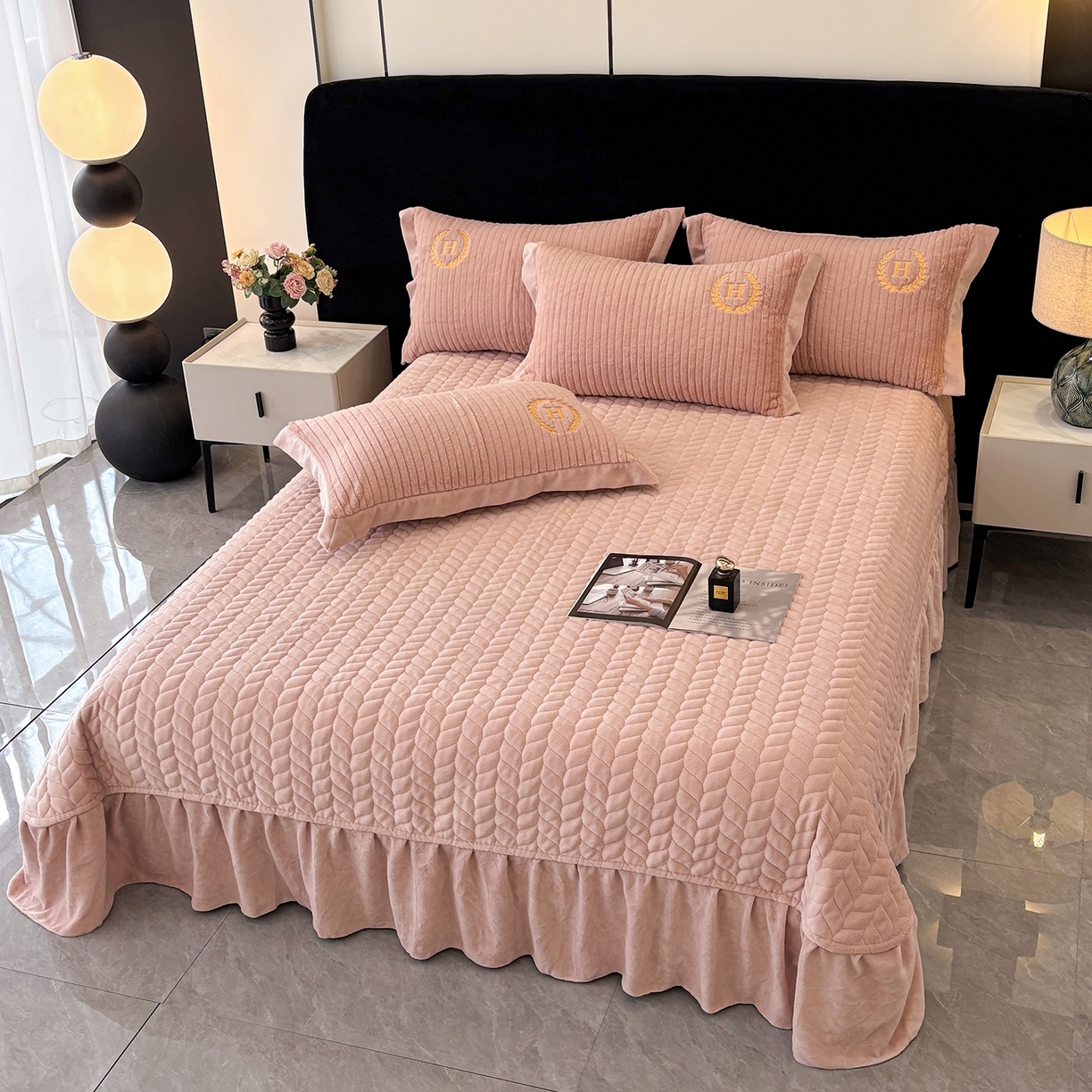 91家纺网 家纺一手货源 找家纺 金艾草 2025新款纯色兔毛宽边刺绣床盖款四件套【工艺款】-铂爵 铂爵-豆沙