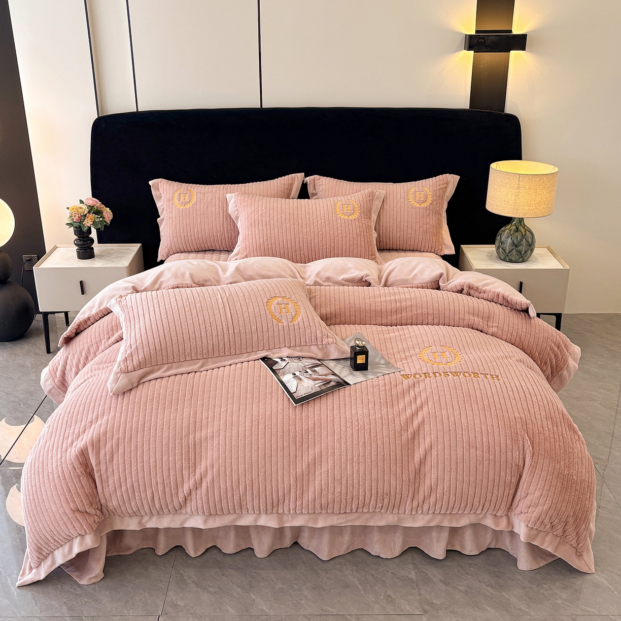 91家纺网 家纺一手货源 找家纺 金艾草 2025新款纯色兔毛宽边刺绣床盖款四件套【工艺款】-铂爵 铂爵-豆沙