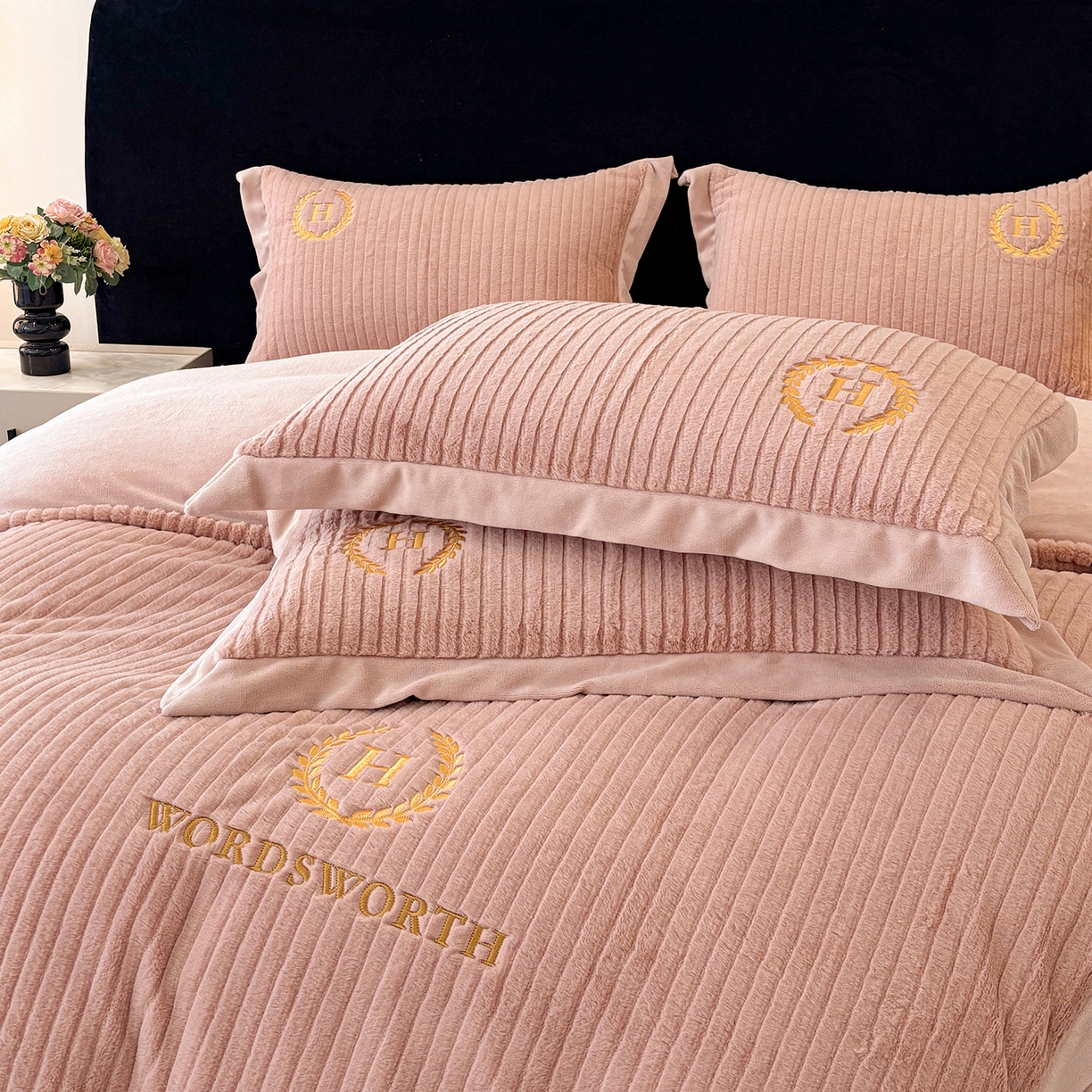 91家纺网 家纺一手货源 找家纺 金艾草 2025新款纯色兔毛宽边刺绣床盖款四件套【工艺款】-铂爵 铂爵-豆沙