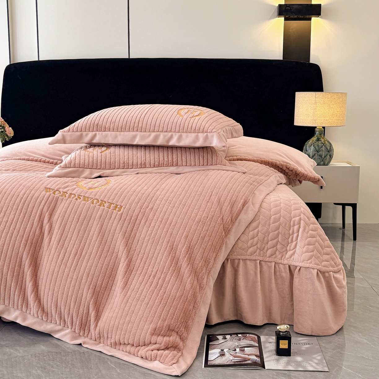 91家纺网 家纺一手货源 找家纺 金艾草 2025新款纯色兔毛宽边刺绣床盖款四件套【工艺款】-铂爵 铂爵-豆沙