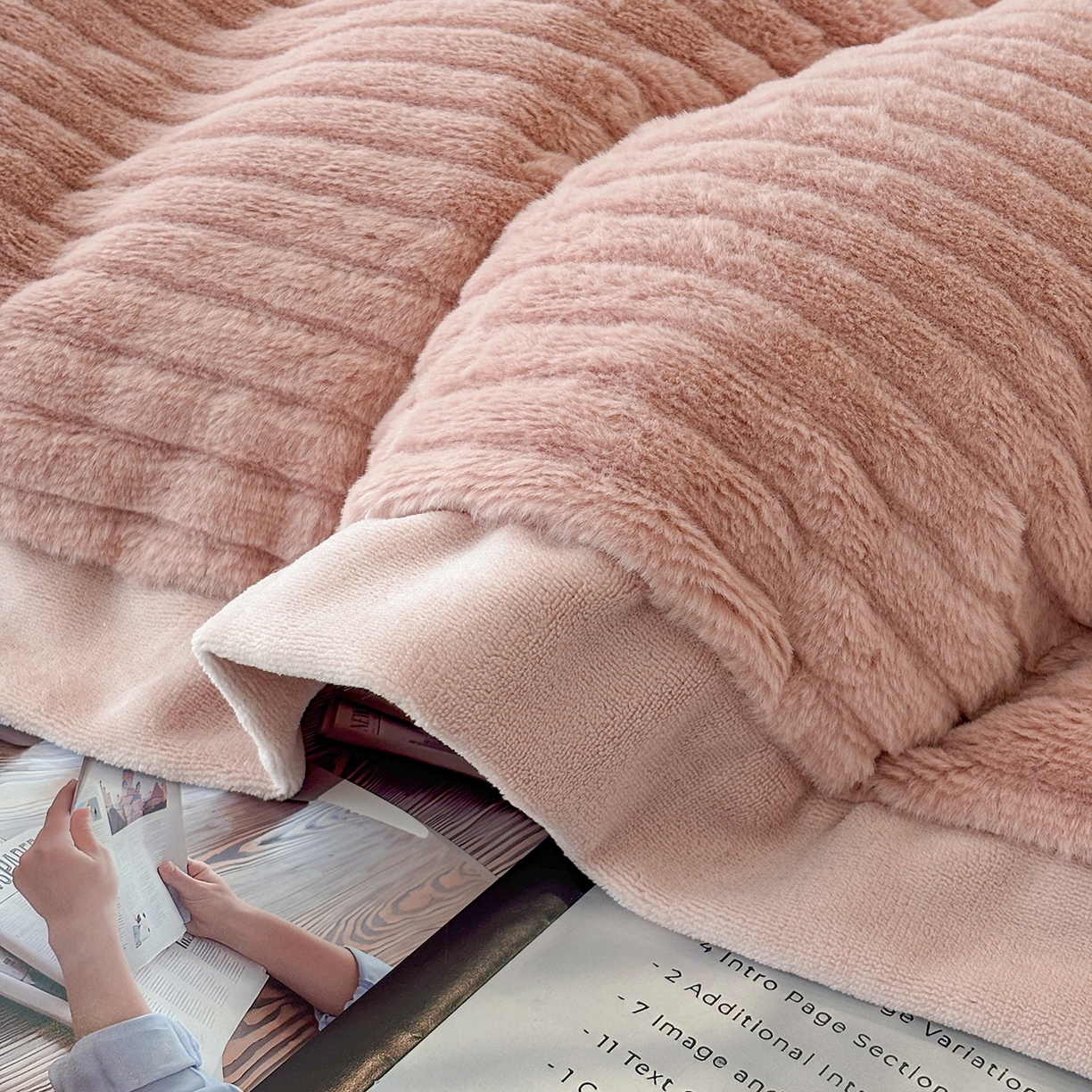 91家纺网 家纺一手货源 找家纺 金艾草 2025新款纯色兔毛宽边刺绣床盖款四件套【工艺款】-铂爵 铂爵-豆沙