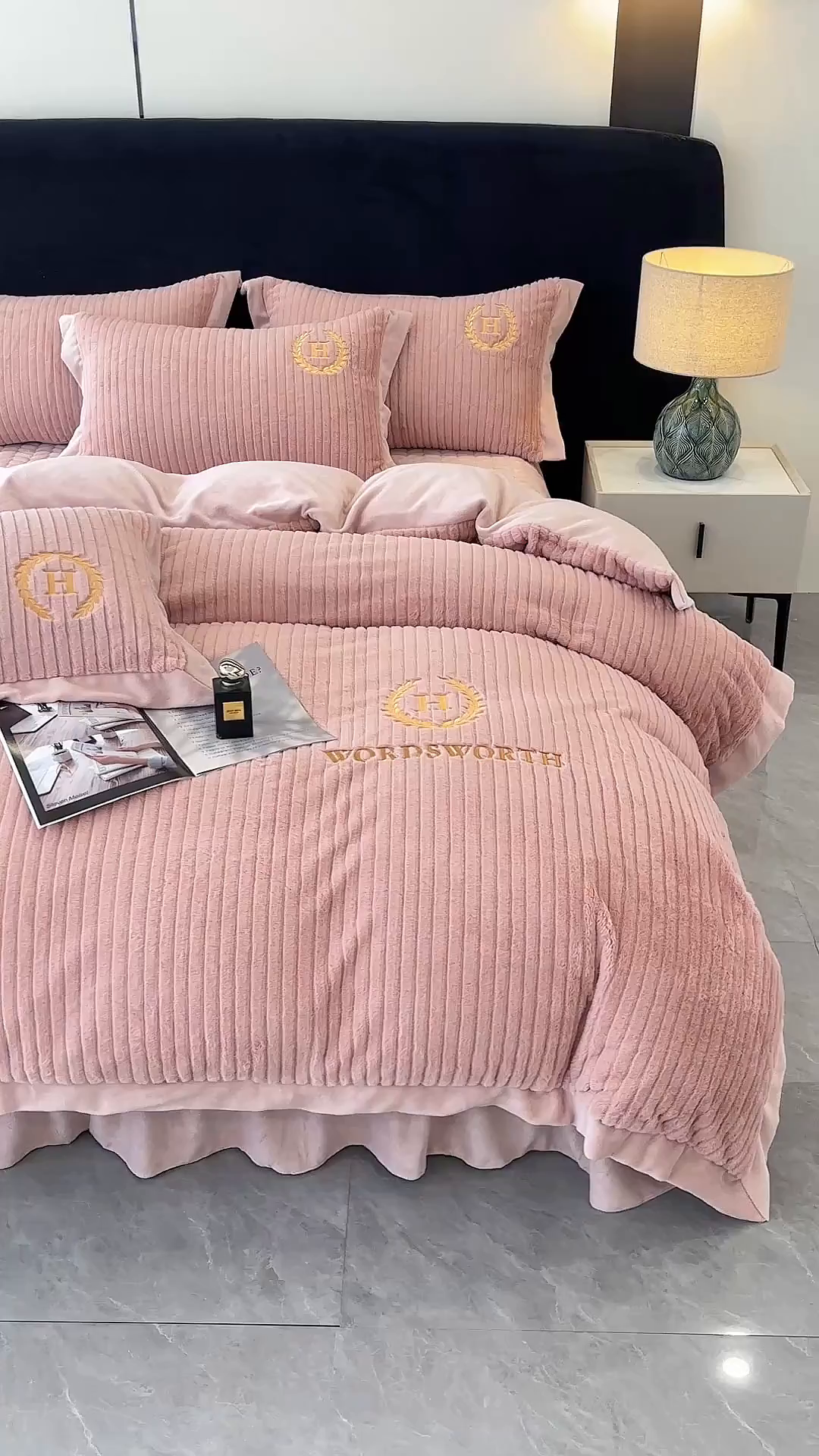 91家纺网 家纺一手货源 找家纺 金艾草 2025新款纯色兔毛宽边刺绣床盖款四件套【工艺款】-铂爵 铂爵-豆沙