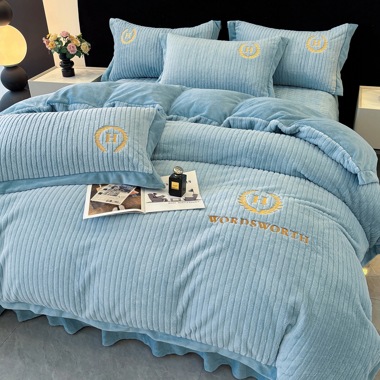 91家纺网 家纺一手货源 找家纺 金艾草 2025新款纯色兔毛宽边刺绣床盖款四件套【工艺款】-铂爵 铂爵-蓝灰