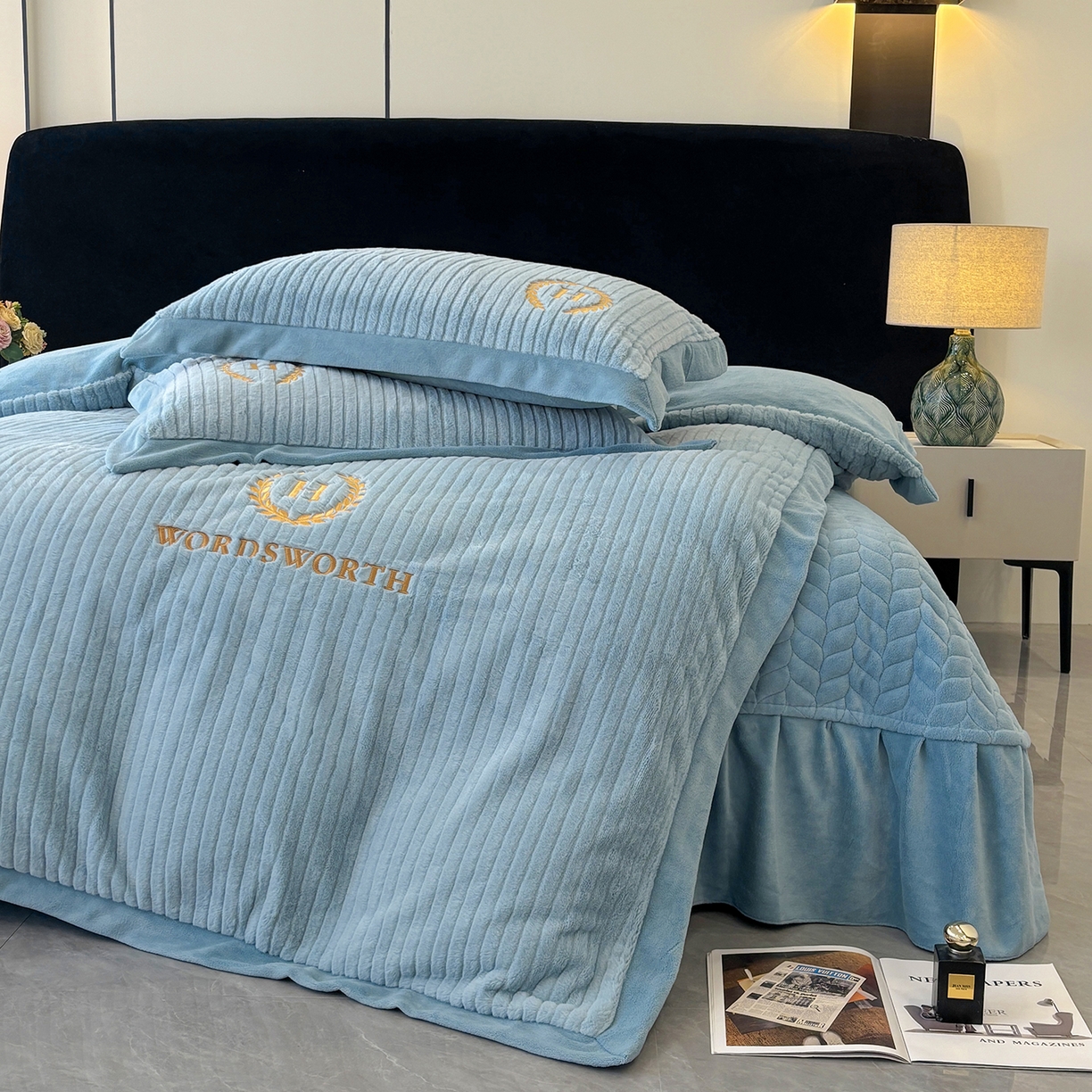 91家纺网 家纺一手货源 找家纺 金艾草 2025新款纯色兔毛宽边刺绣床盖款四件套【工艺款】-铂爵 铂爵-蓝灰