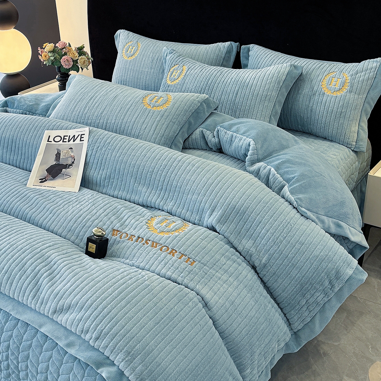 91家纺网 家纺一手货源 找家纺 金艾草 2025新款纯色兔毛宽边刺绣床盖款四件套【工艺款】-铂爵 铂爵-蓝灰