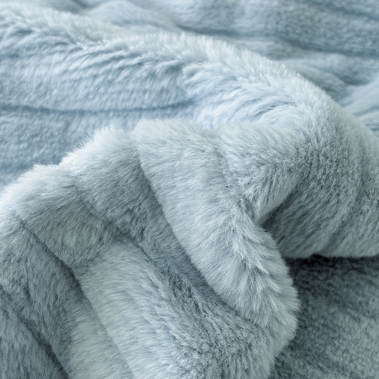 91家纺网 家纺一手货源 找家纺 金艾草 2025新款纯色兔毛宽边刺绣床盖款四件套【工艺款】-铂爵 铂爵-蓝灰