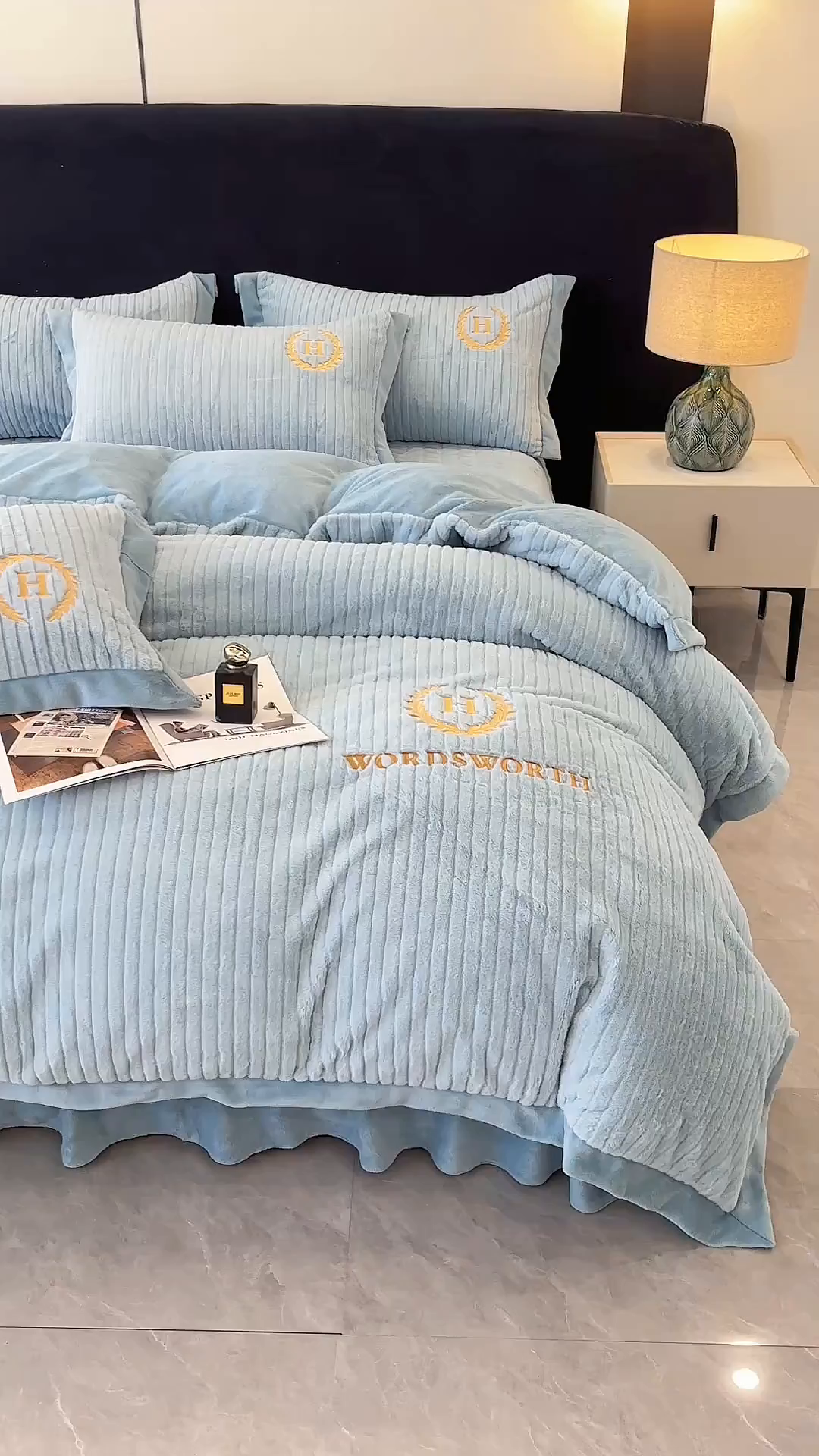 91家纺网 家纺一手货源 找家纺 金艾草 2025新款纯色兔毛宽边刺绣床盖款四件套【工艺款】-铂爵 铂爵-蓝灰