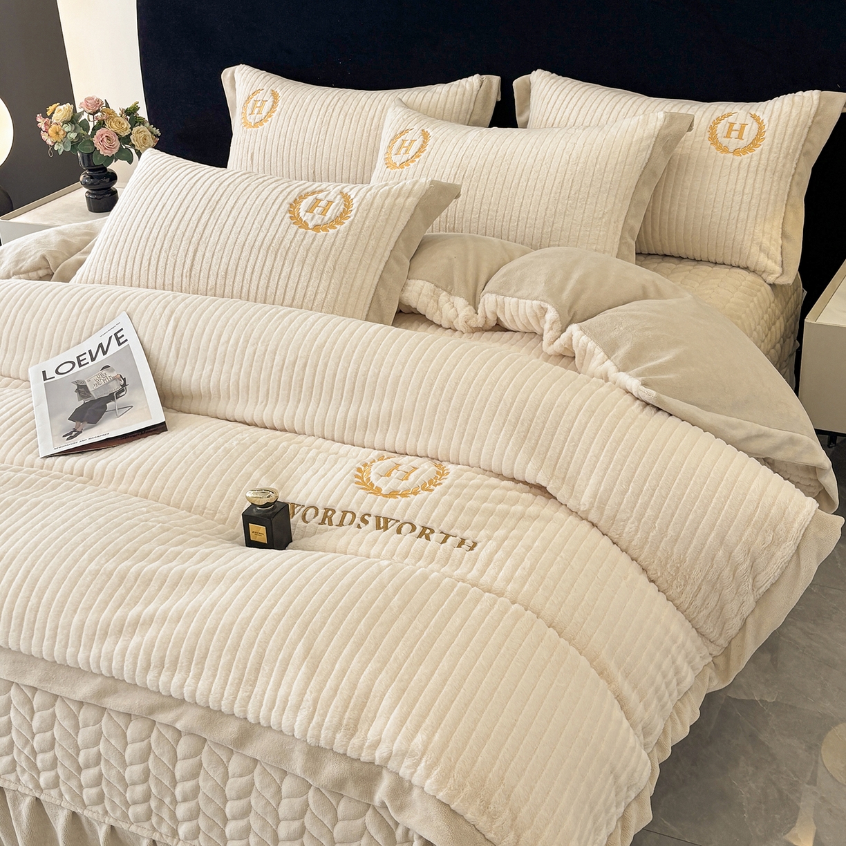 91家纺网 家纺一手货源 找家纺 金艾草 2025新款纯色兔毛宽边刺绣床盖款四件套【工艺款】-铂爵 铂爵-米咖