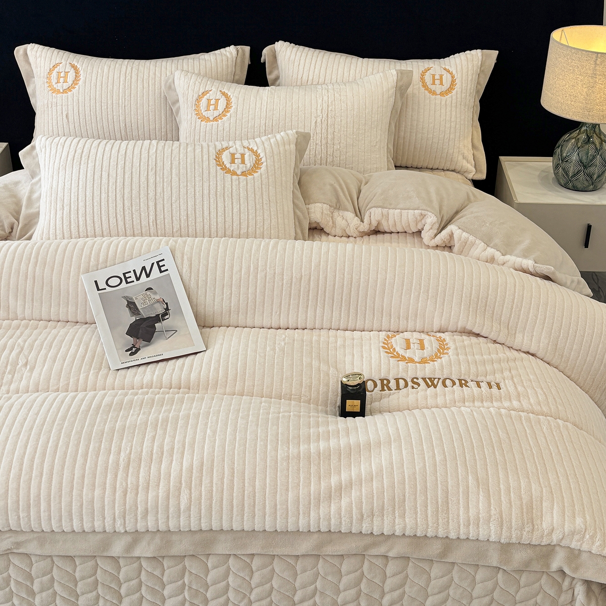 91家纺网 家纺一手货源 找家纺 金艾草 2025新款纯色兔毛宽边刺绣床盖款四件套【工艺款】-铂爵 铂爵-米咖