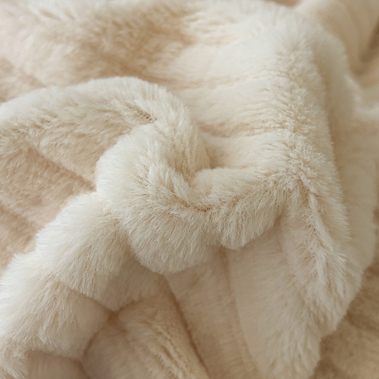 91家纺网 家纺一手货源 找家纺 金艾草 2025新款纯色兔毛宽边刺绣床盖款四件套【工艺款】-铂爵 铂爵-米咖