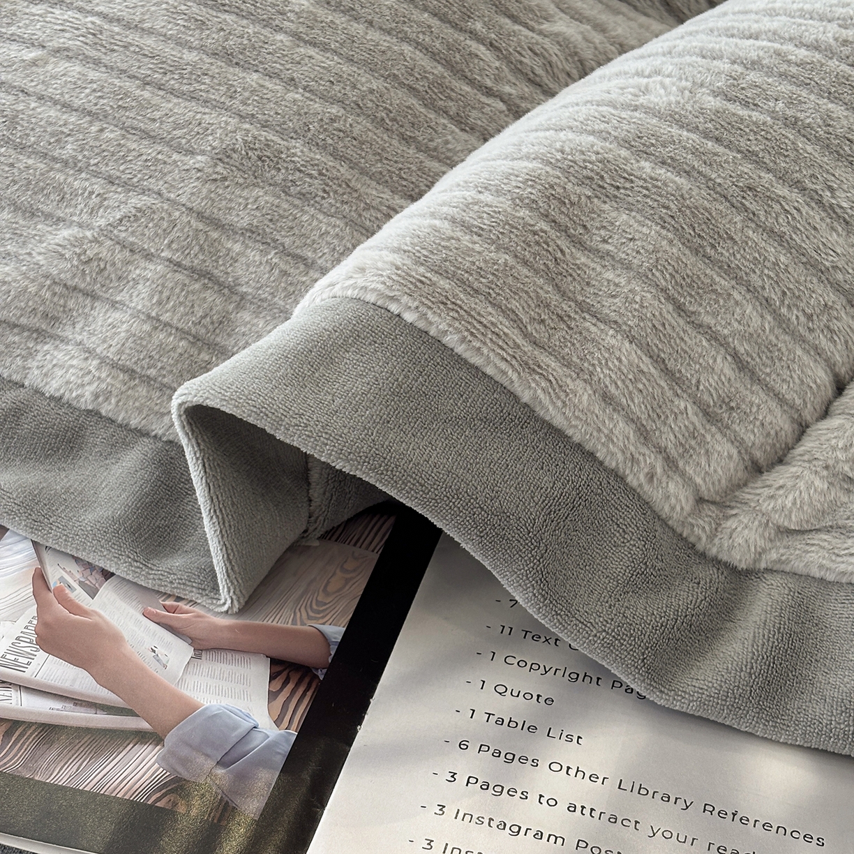 91家纺网 家纺一手货源 找家纺 金艾草 2025新款纯色兔毛宽边刺绣床盖款四件套【工艺款】-铂爵 铂爵+灰