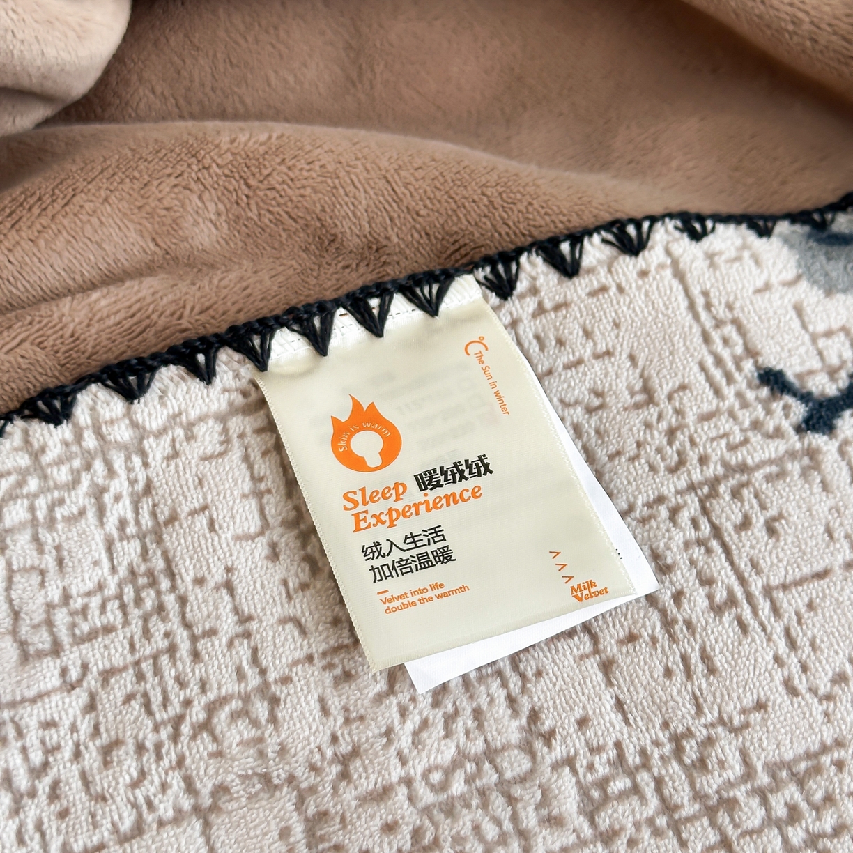 91家纺网 家纺一手货源 找家纺 卓缦家纺 2025新款高克重双层牛奶绒毛毯加厚冬季毛毯四季毯办公室午休毯牛奶绒床单 寒梅映雪-咖