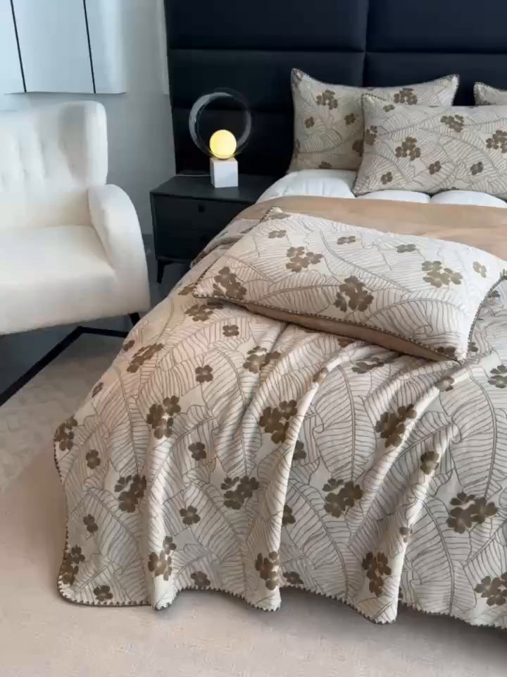 91家纺网 家纺一手货源 找家纺 卓缦家纺 2025新款高克重双层牛奶绒毛毯加厚冬季毛毯四季毯办公室午休毯牛奶绒床单 清新叶语-咖