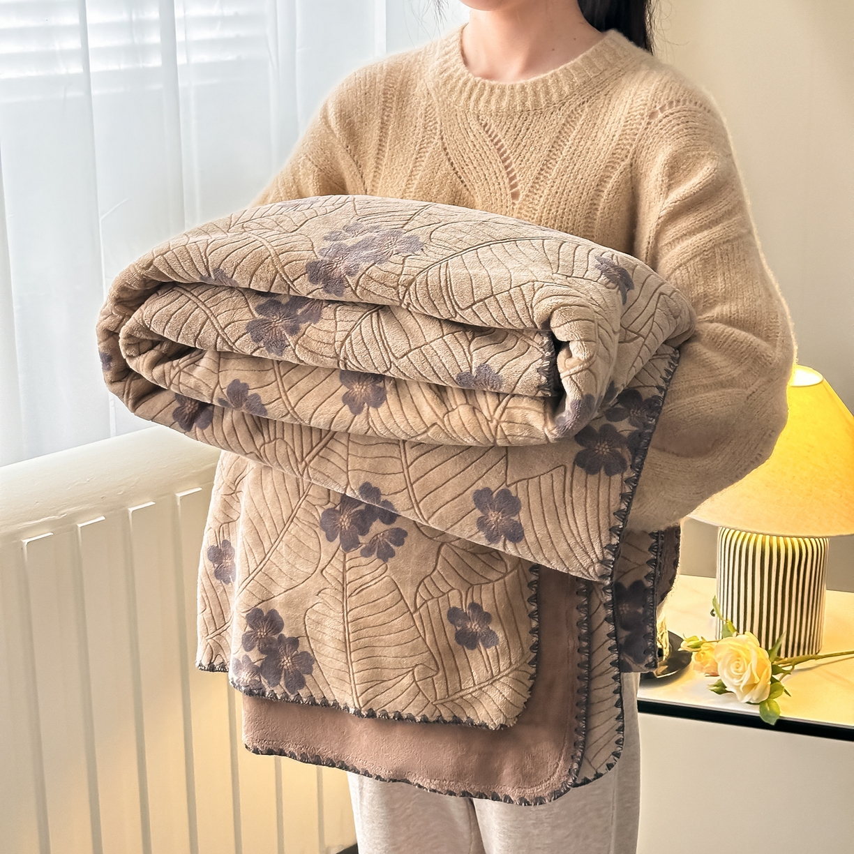 91家纺网 家纺一手货源 找家纺 卓缦家纺 2025新款高克重双层牛奶绒毛毯加厚冬季毛毯四季毯办公室午休毯牛奶绒床单 清新叶语-棕